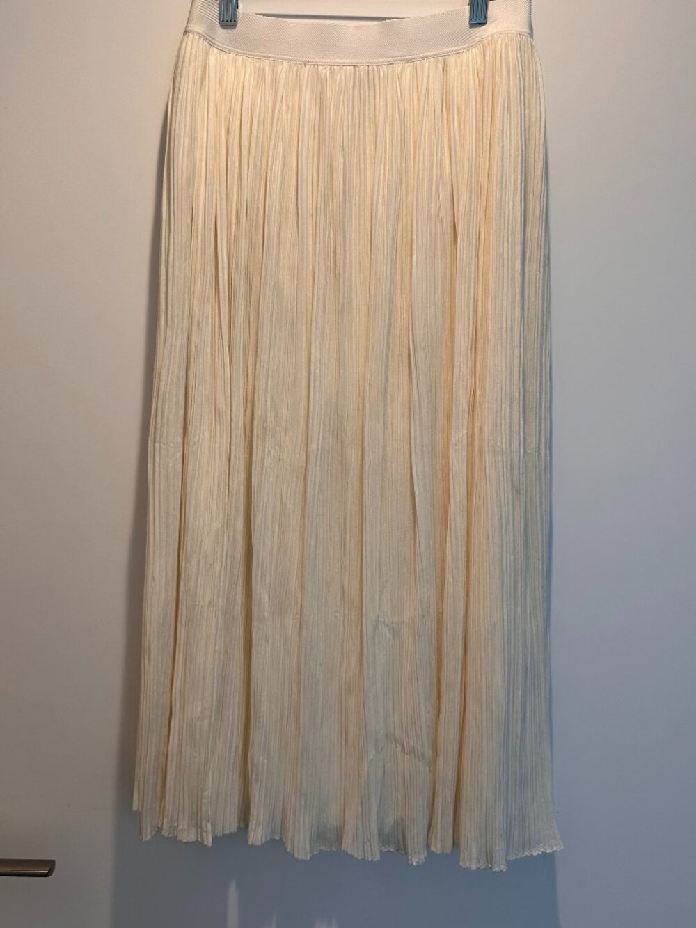 Theory Ivory Pleated Pull-On Midi/Ankle Skirt, size small – Cream
